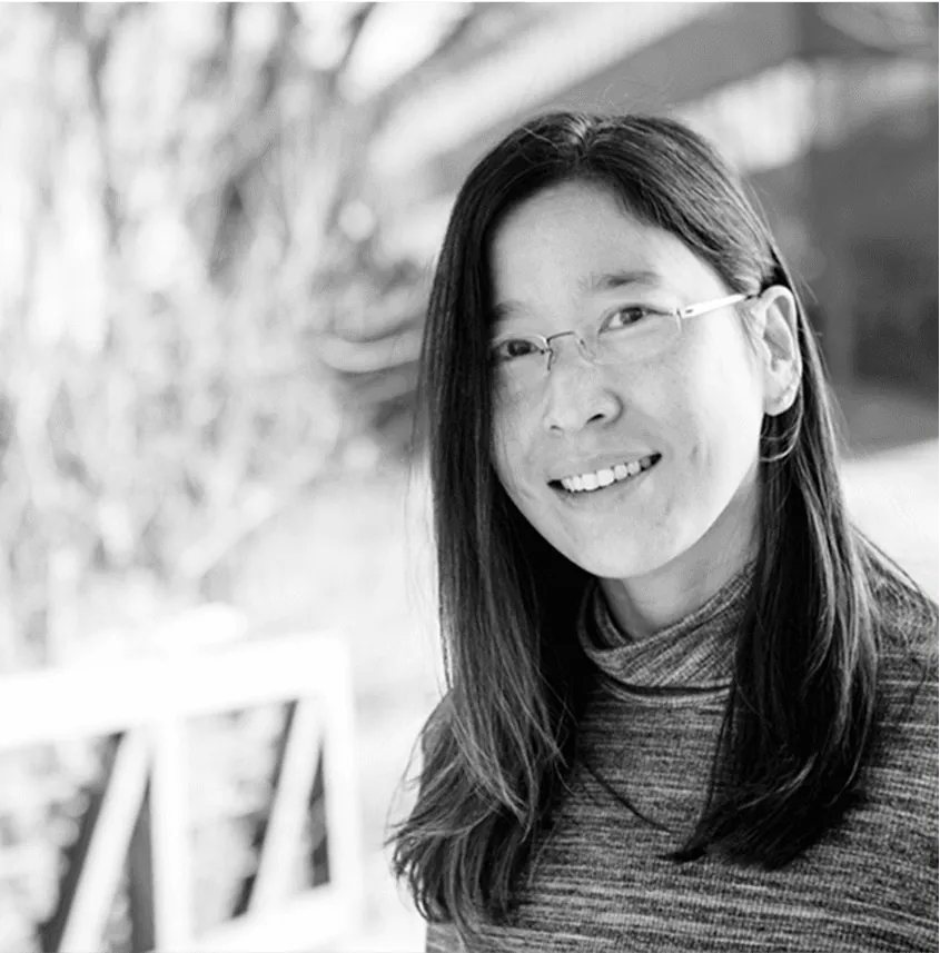 Black and white portrait of Ihno Lee-Babineaux smiling outdoors